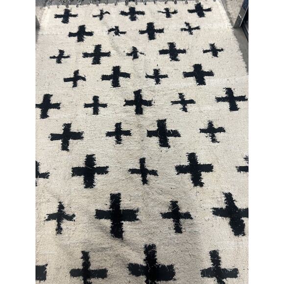 Urban Outfitters Allover Cross Shag Rag Rug 5 x 7 ft Black White - Picture 5 of 7